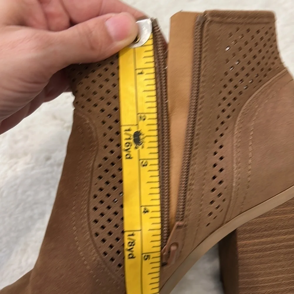 Short brown boot with cutout detail faux suede with zipper side Size 10